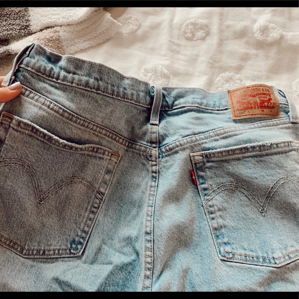 Vintage high waisted Levi’s. Fit like a size 10